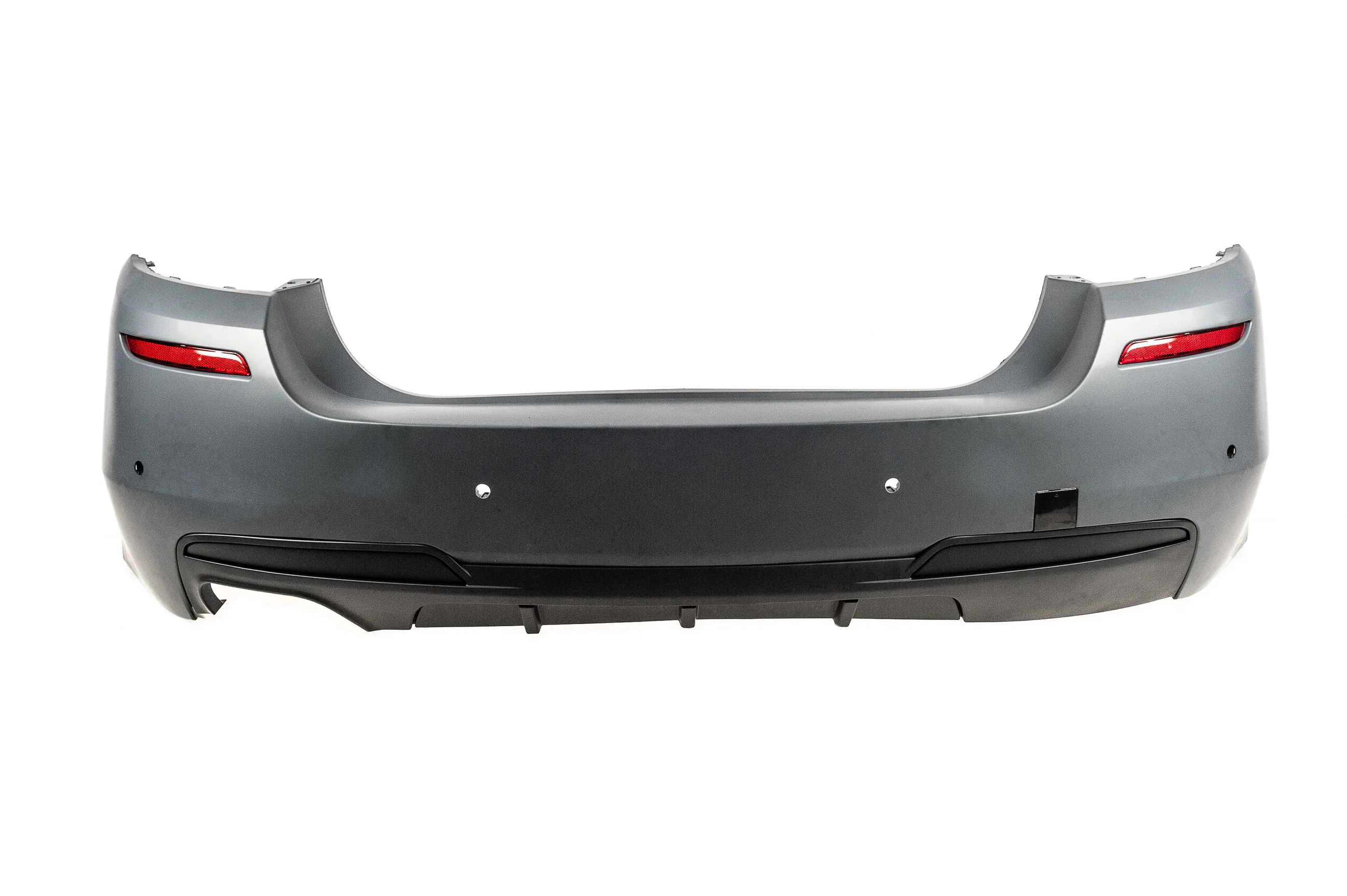 BMW 5 серія F10/F11 2010-2016 рр. Задній бампер з дифузором М-Performance (під односторонній подвійний вихлоп)